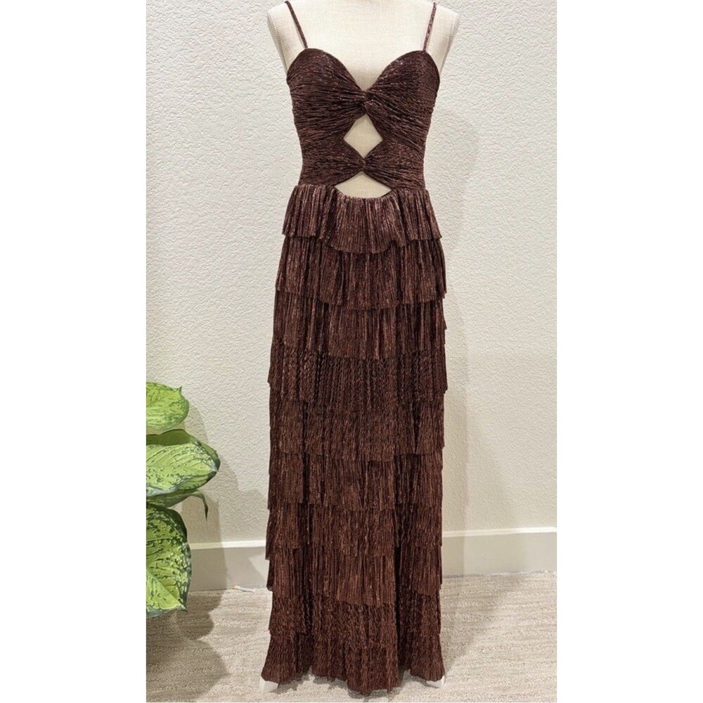 Gianni Bini Grace Metallic Plisse Sweetheart Neck Tiered Dress. Sizes: 10, 12 - Picture 3 of 9